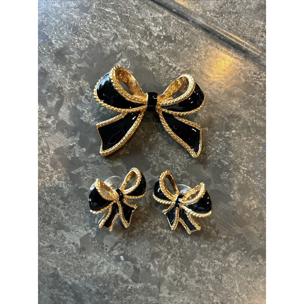 KJL For Avon Black Enamel Gold Tone Bow Brooch Pierced Earring Set